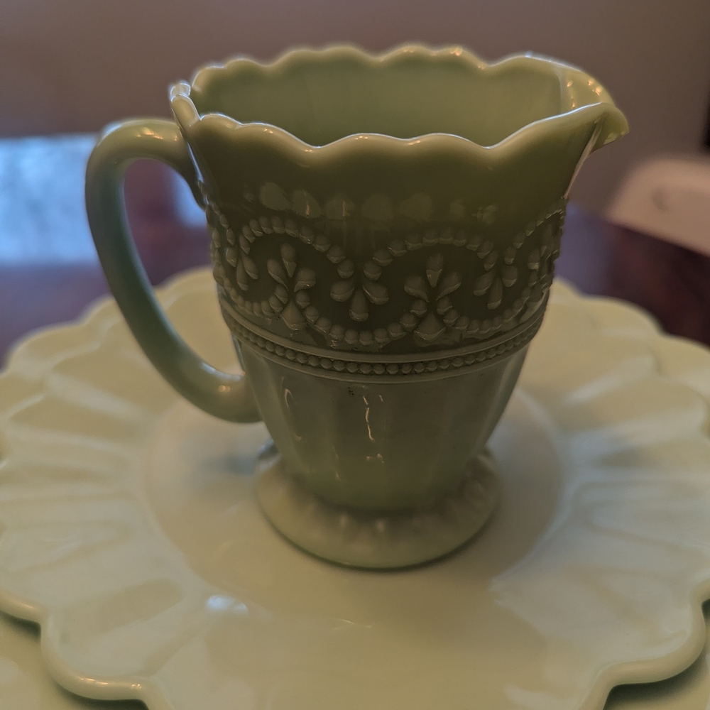 Pioneer Woman Dishes. Jade Green. Creamer, Scalloped Salad And Dinner Plates - Picture 3 of 11